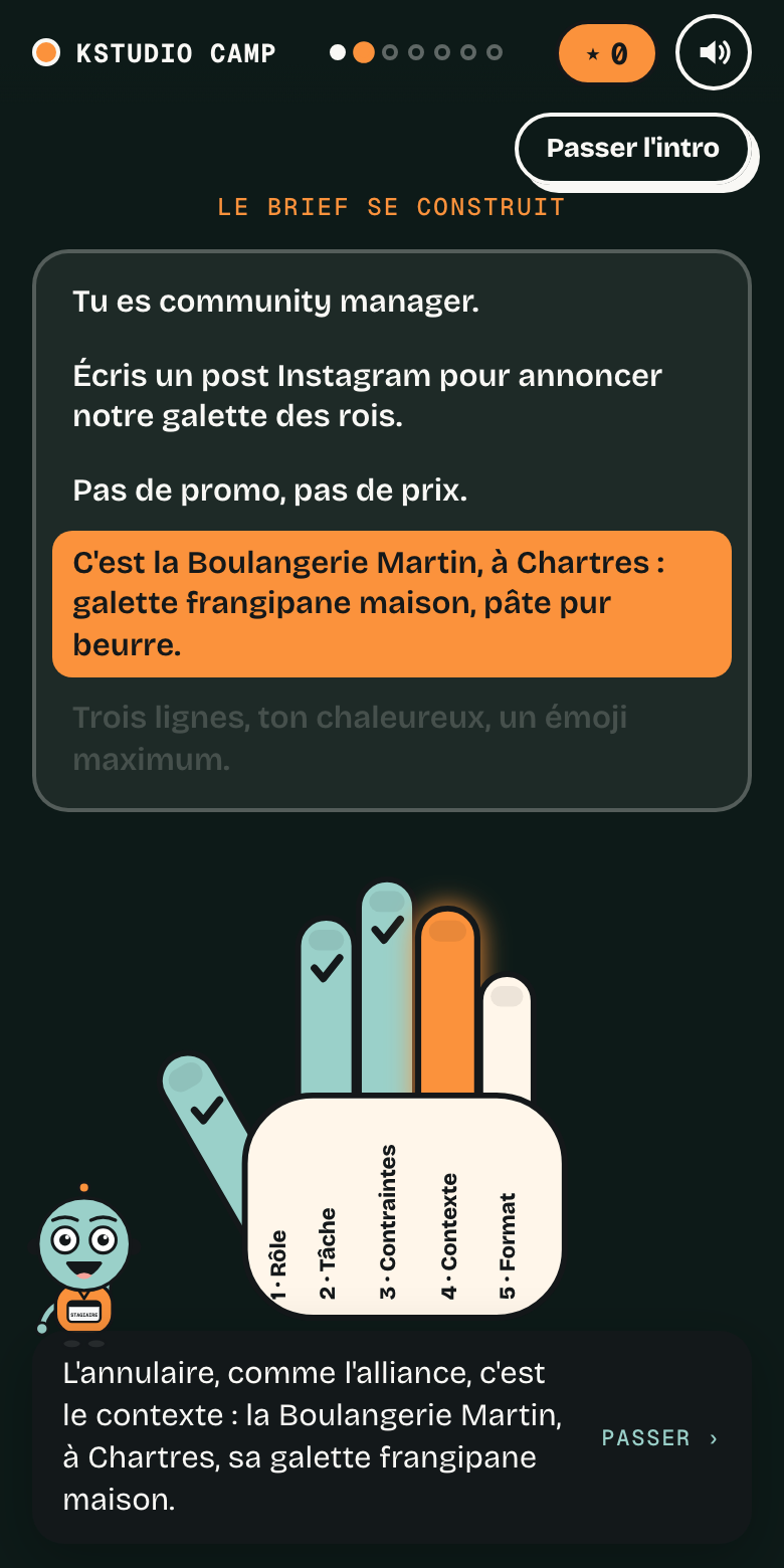 Capture du film d'ouverture : la main et les doigts qui s'allument, pendant que le brief se construit ligne par ligne.